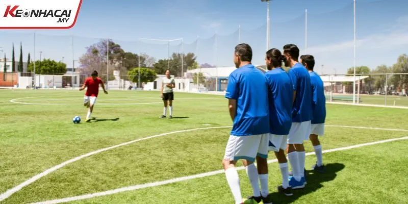 Cách xác định đội giao bóng trong trận Bóng Đá